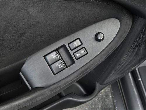 019ee002030f93de36fc78583a3be648x