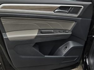 27f015073b4a954cdca781818176a291x